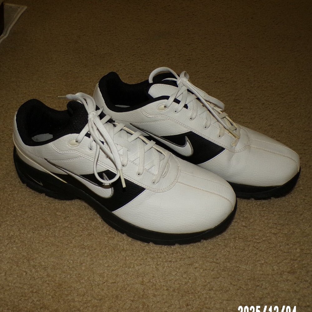 NIKE MEN'S SPORT PERFORMANCE SOFT SPIKED WHITE AND BLACK GOLF SHOES